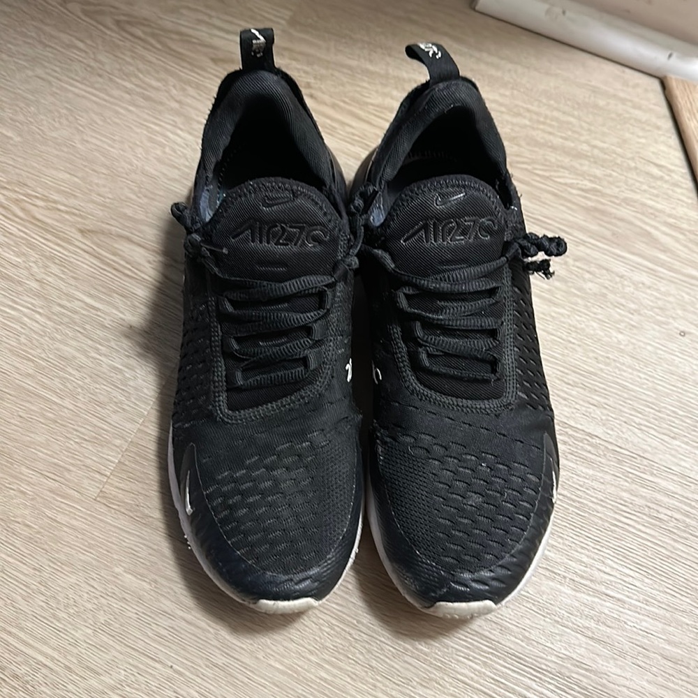 Nike Airmax for sale! These have been worn (by a pre teen).size 8